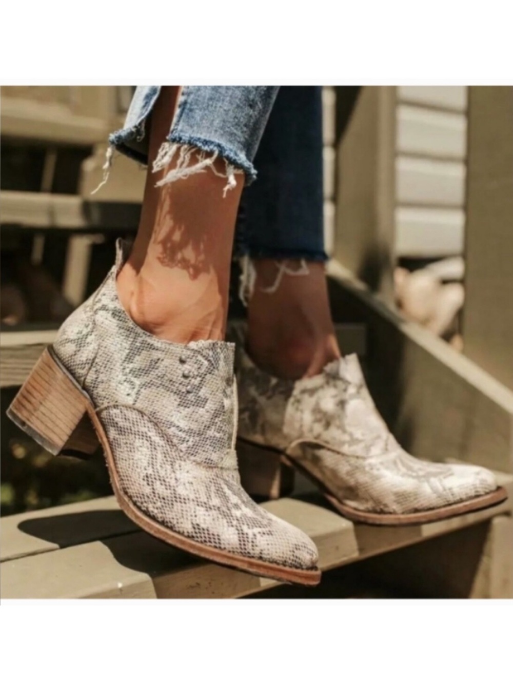 FREEBIRD Women’s 9 Sadie Snake Print Ice White Shoes Ankle Booties